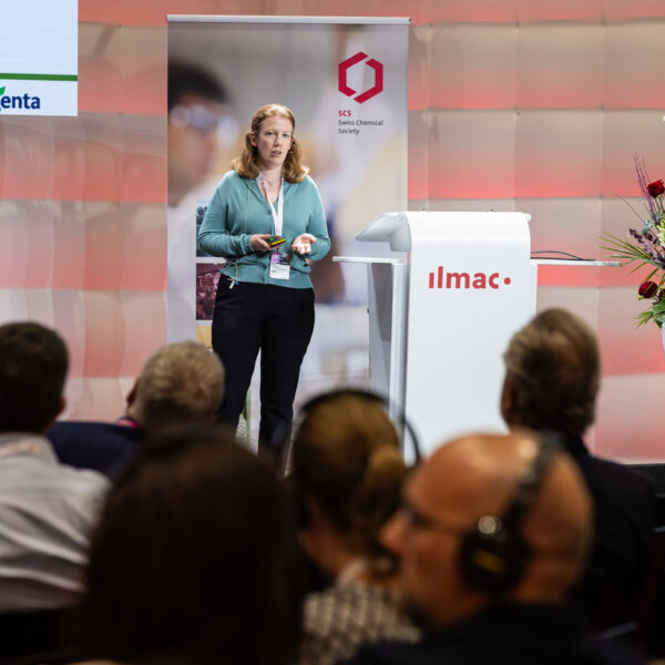 Frau auf der Bühne bei Ilmac Conference